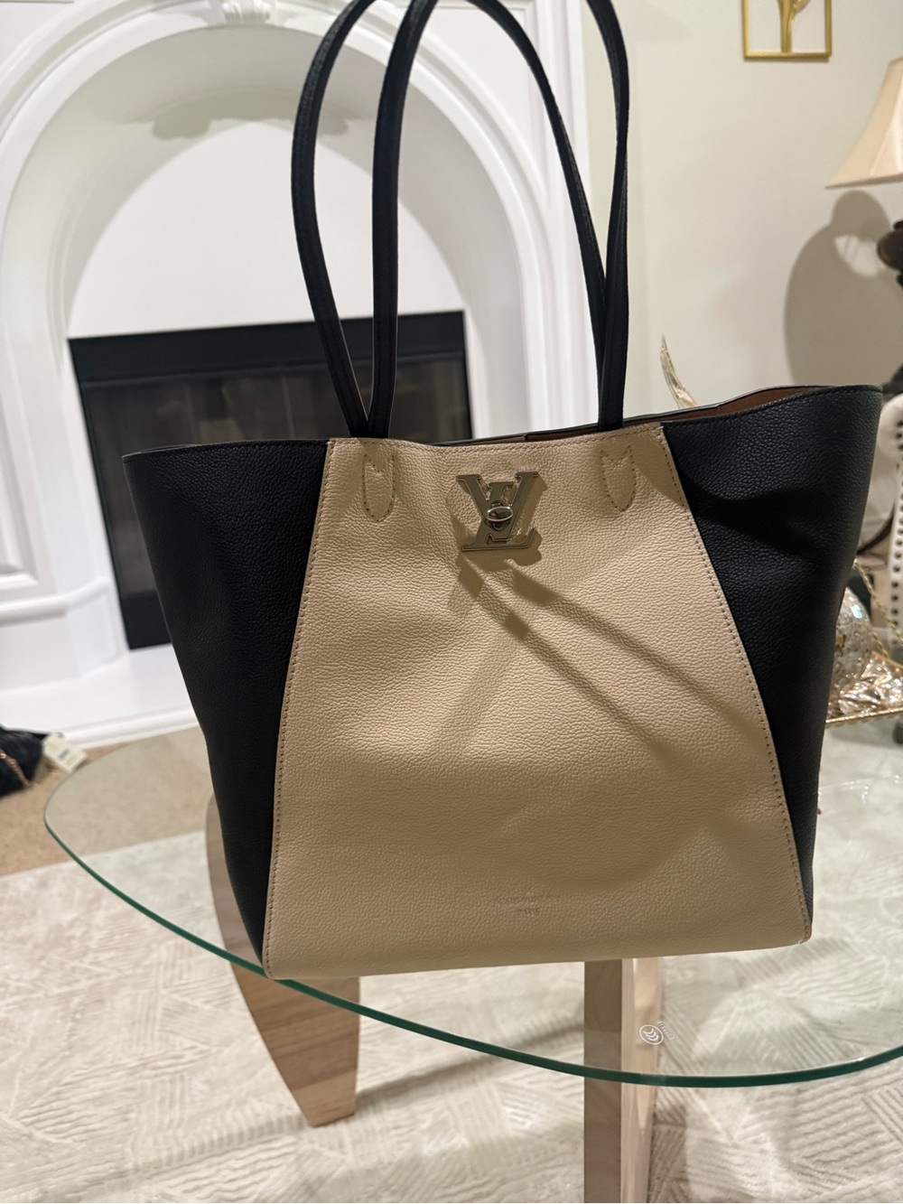 The Louis Vuitton Lockme Cabás Black and Beige crafted from soft calfskinleather - Picture 12 of 16